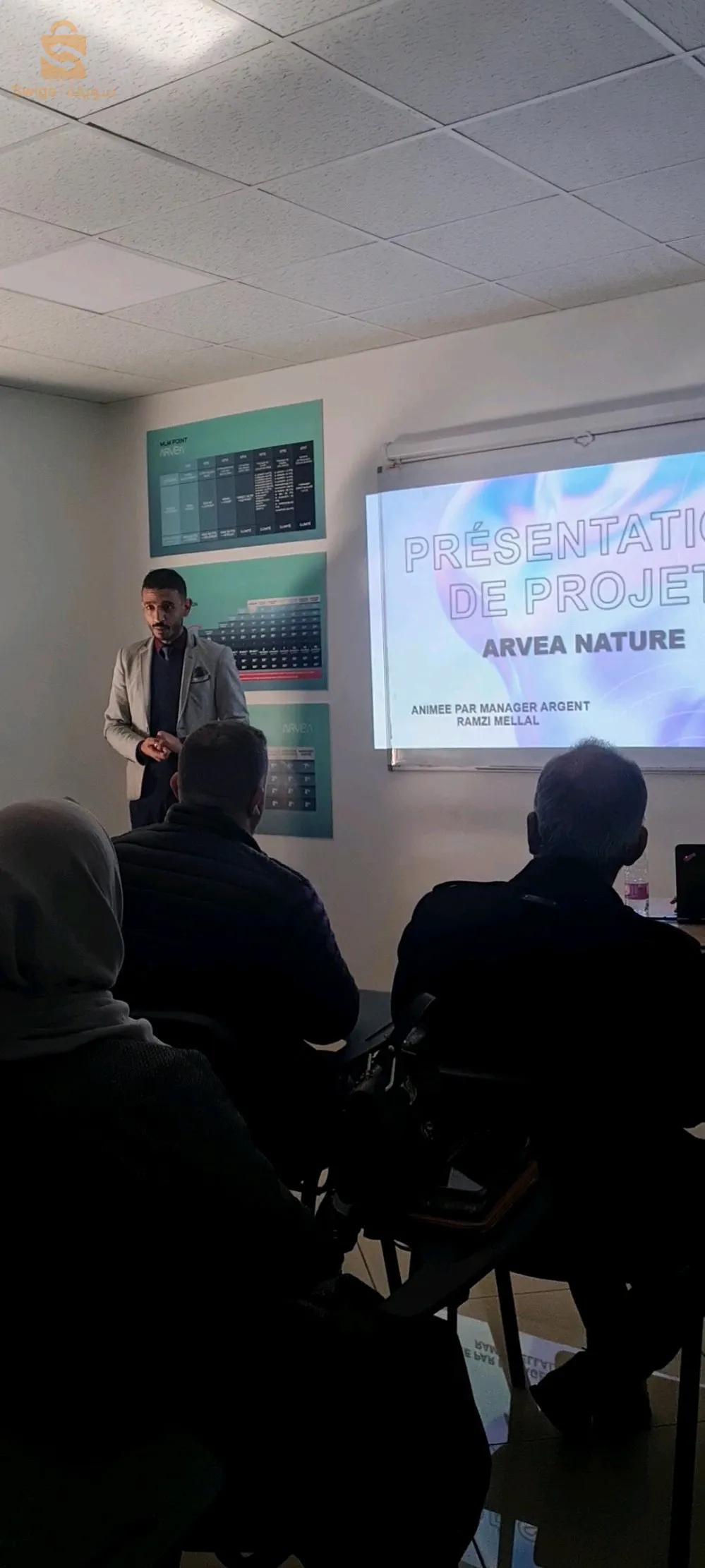 مسوقين بالعمولة وقادة فرق