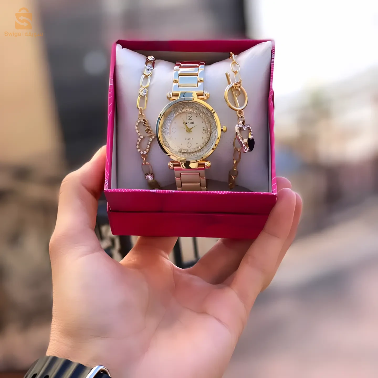 ساعة أنيقة 😍 + زوج من الأساور ✨ مع العلبة ❤️