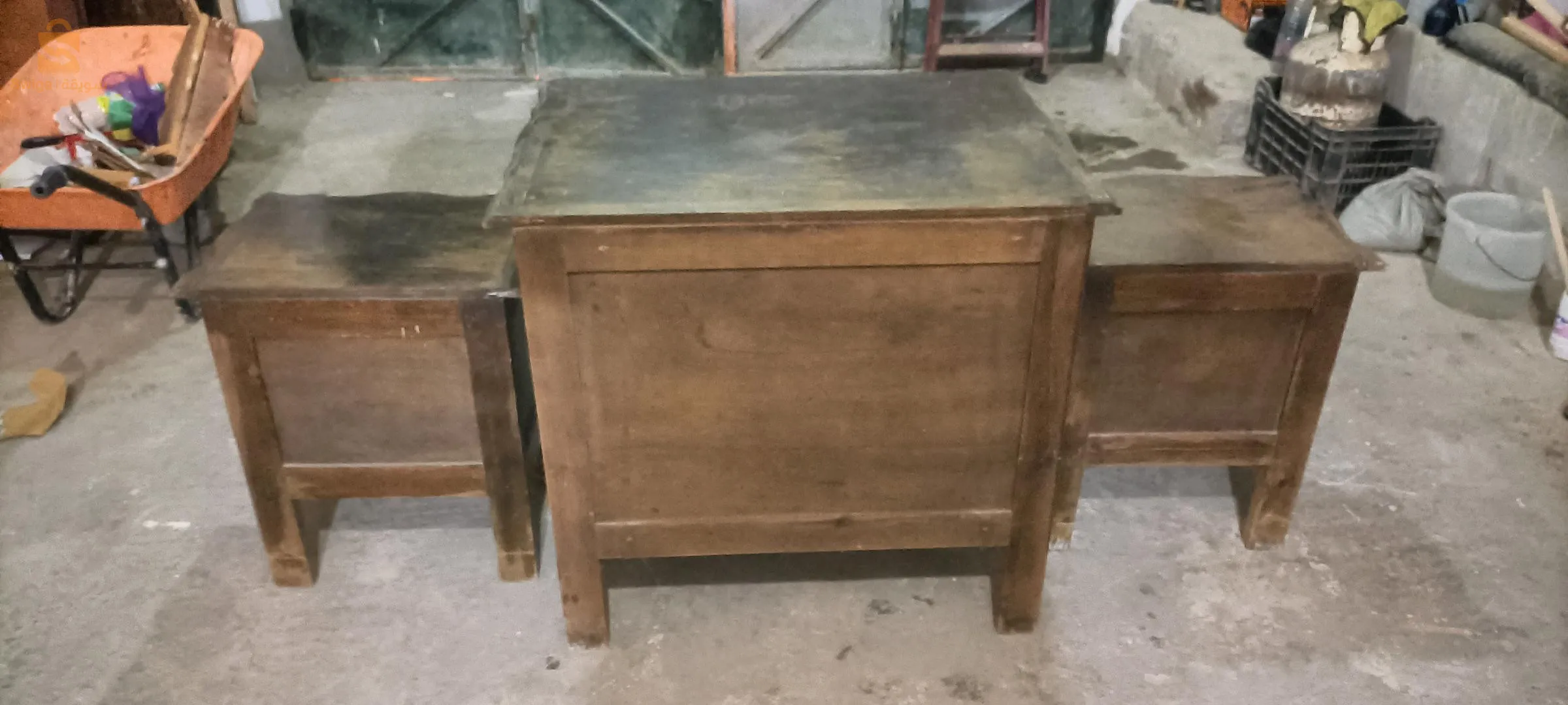 منضدة السرير