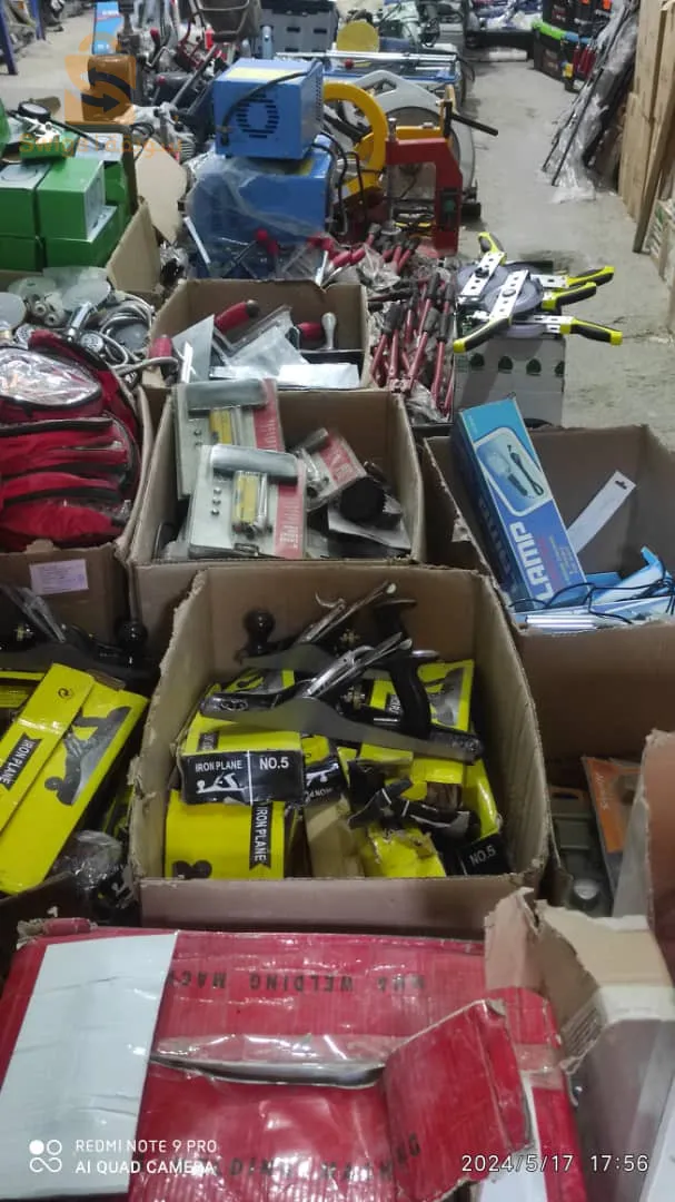 tres bonne affaire lot quincaillerie 150 000 pieceseulement 80 da la piece