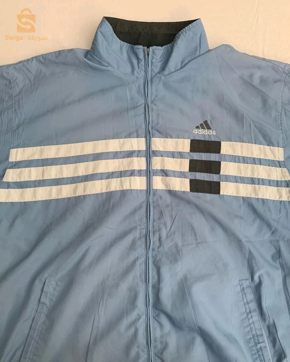 سترة رياضية عتيقة