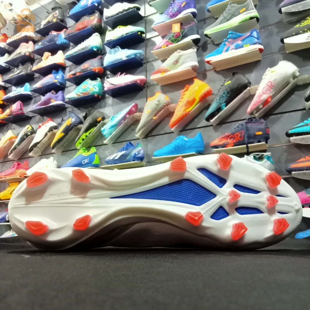 حذاء رياضي اديداس