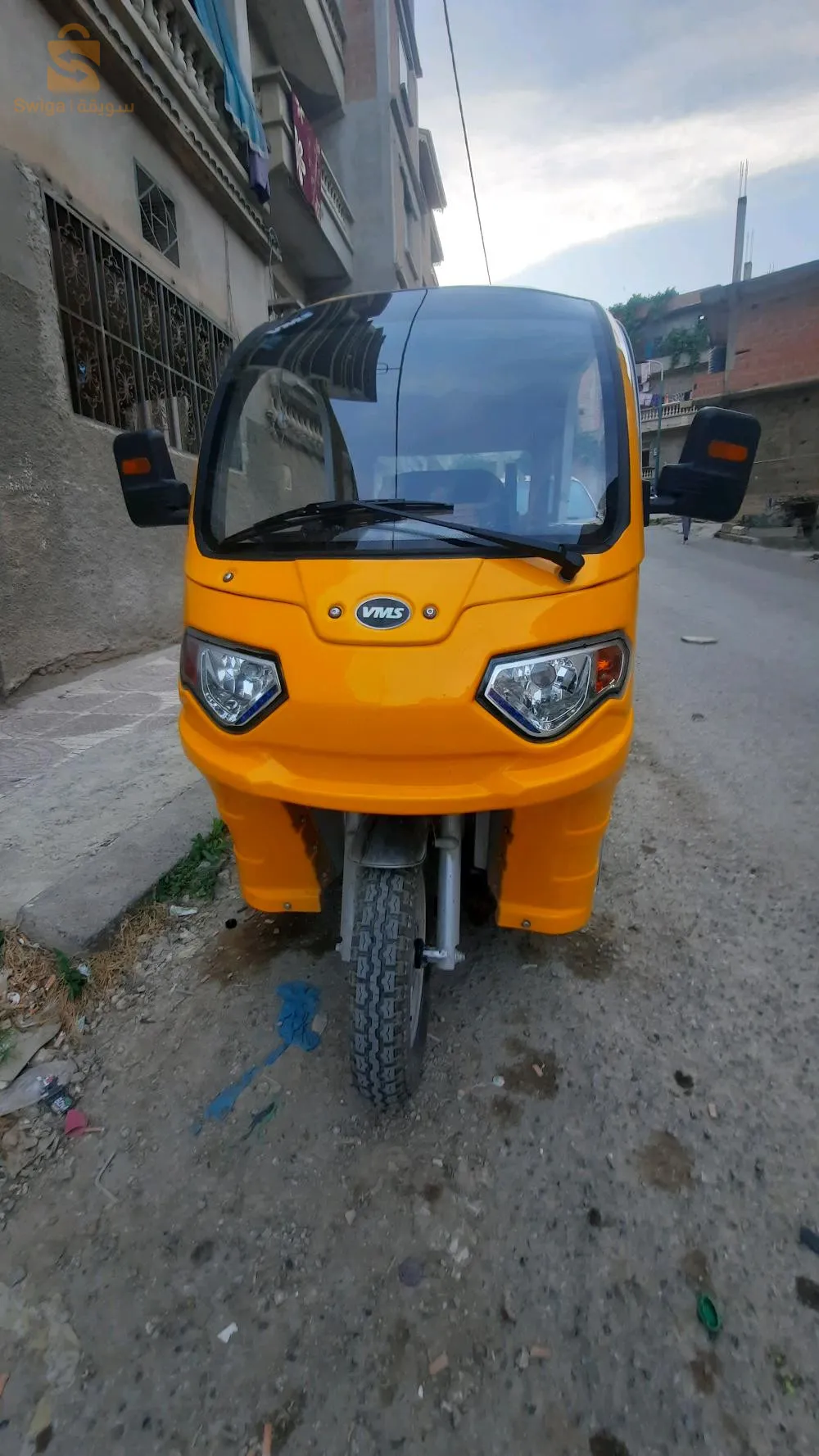 دراجة نارية ثلاتة عجلاة