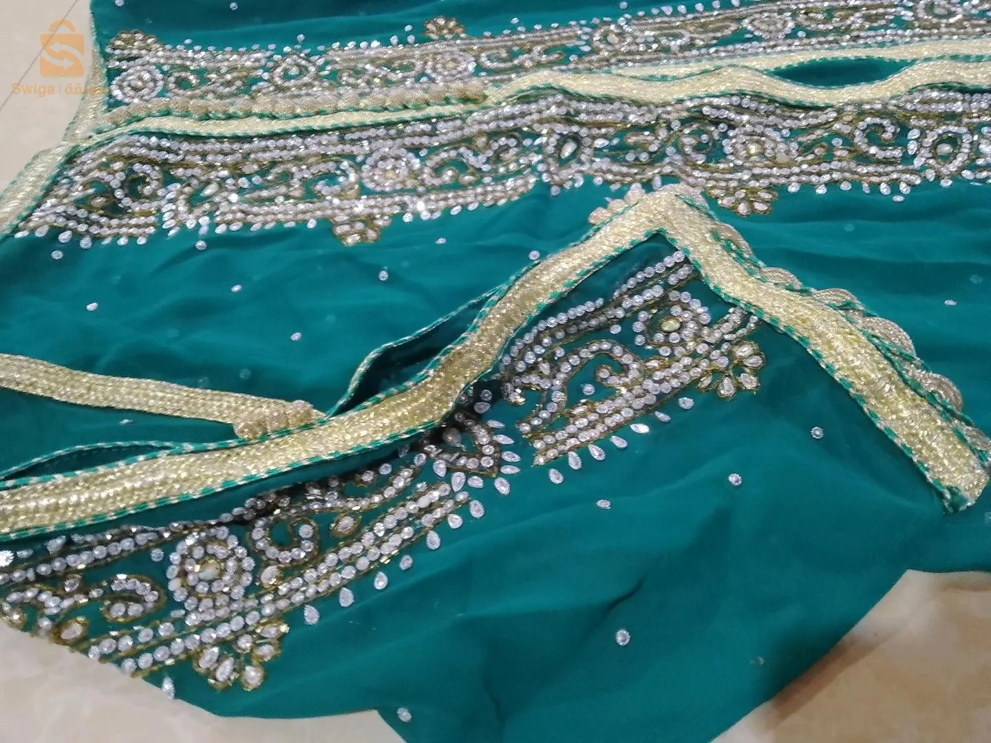 قفطان شارجي في حالة جيدة كيما جديد