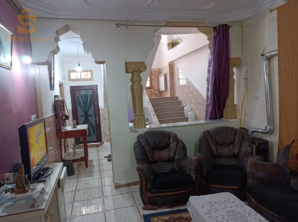 حي فابري فوق حي الزهور بجانب ملعب السنافر باتنة