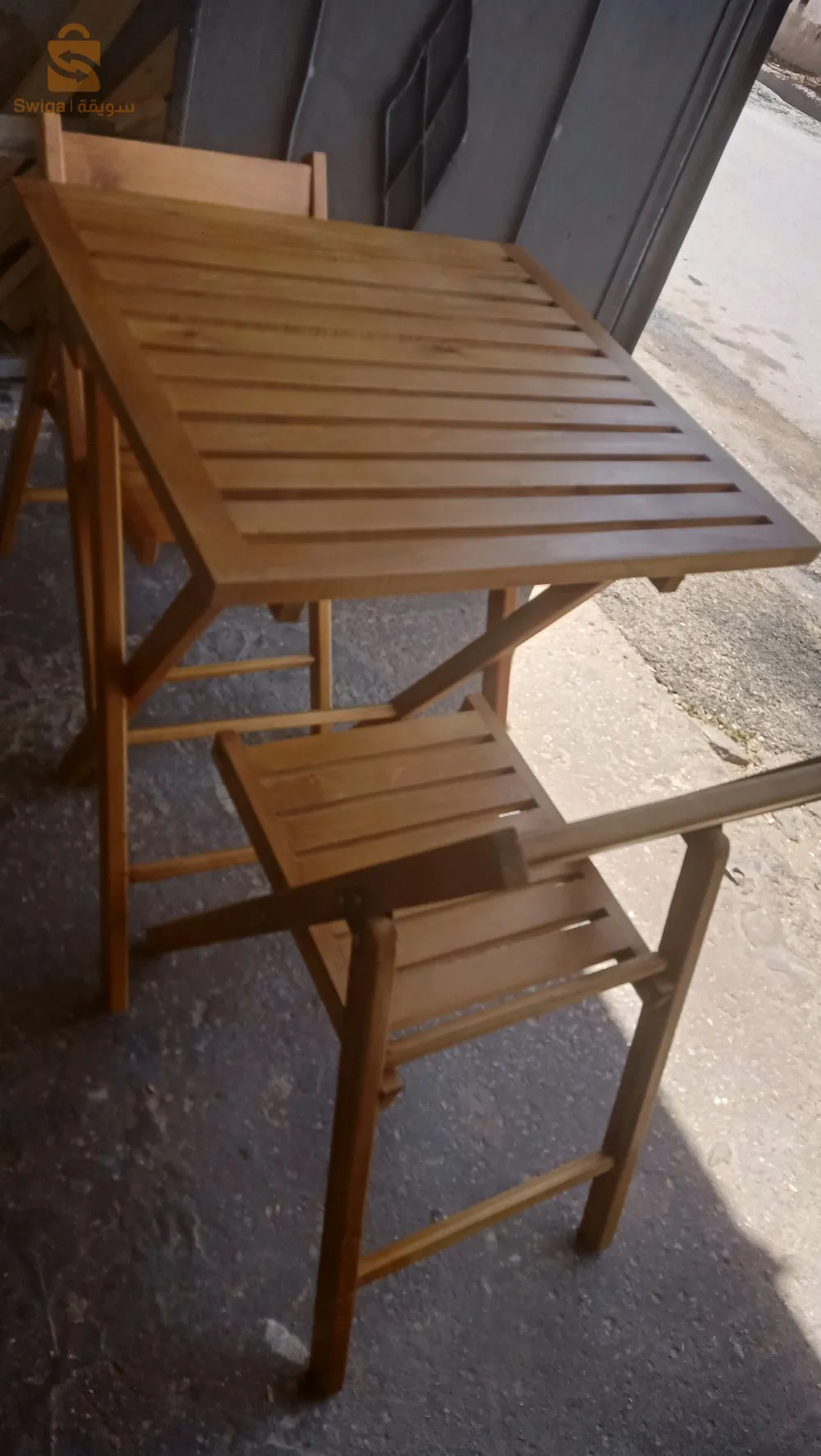 كراسي وطاولات قابل الطب
les chaises et les tables pliante