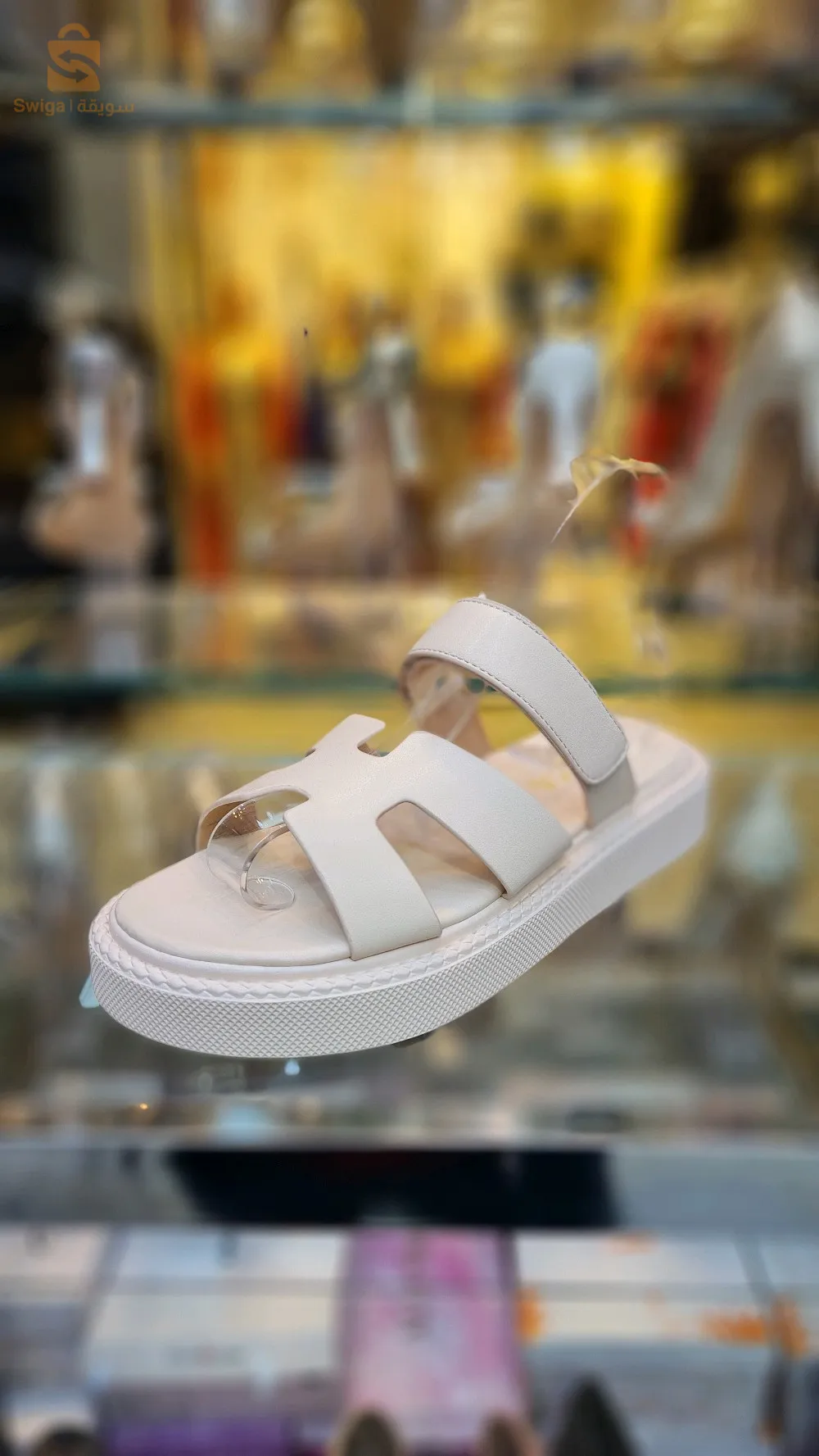 des sandales/ des mules