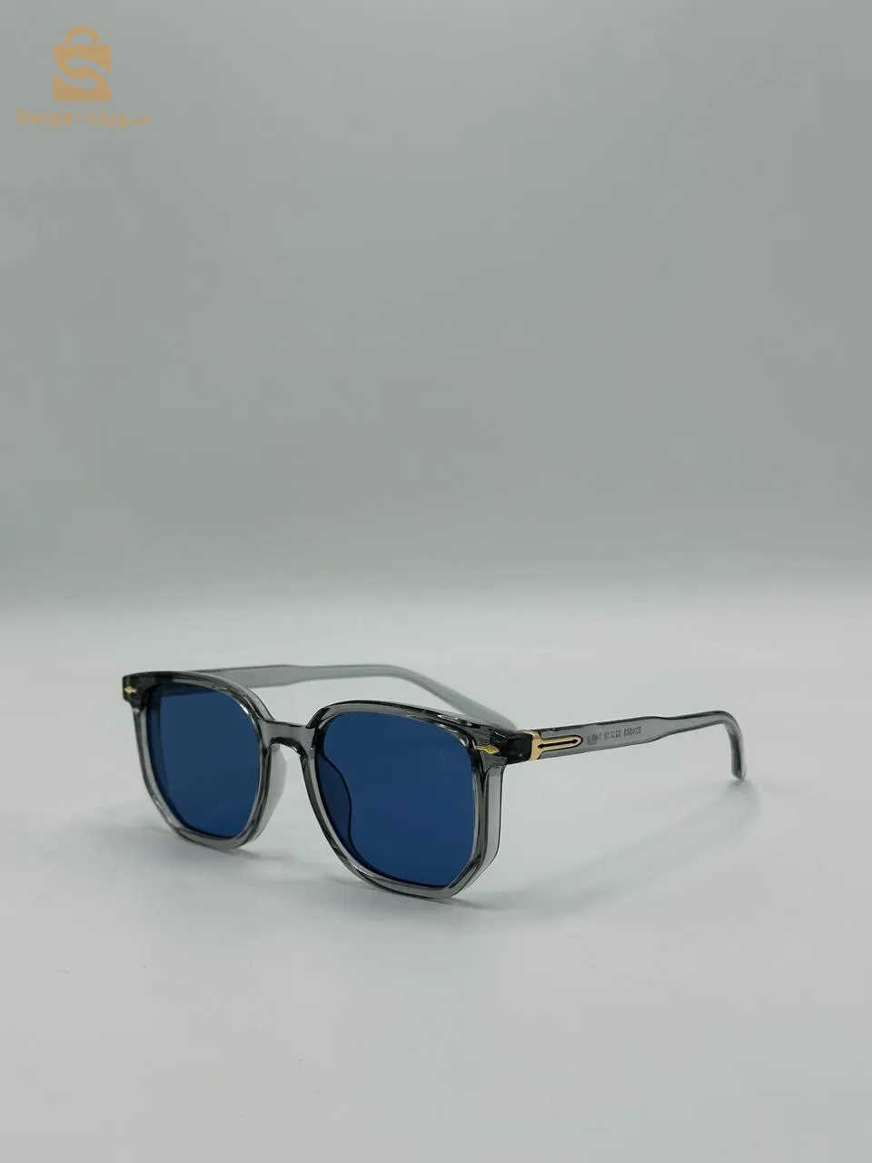 Lunette de soleil + pochette gratuit