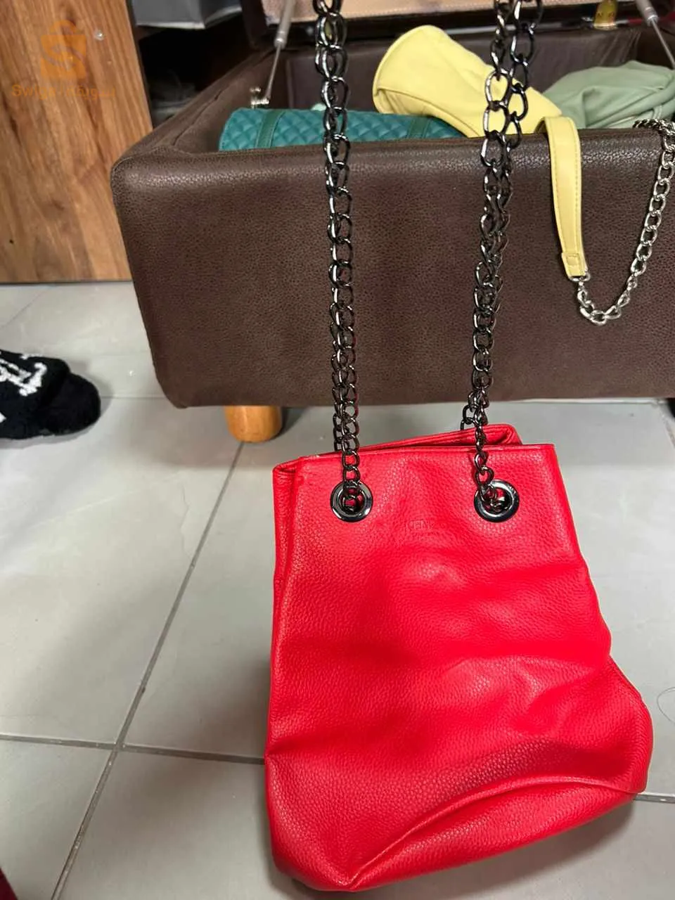 حقائب وأحدية