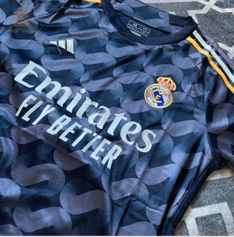 Maillots de real Madrid Qualité: [super GOOD - made in thailland]

Disponible: [ xs sml xl ]
milan
man utd