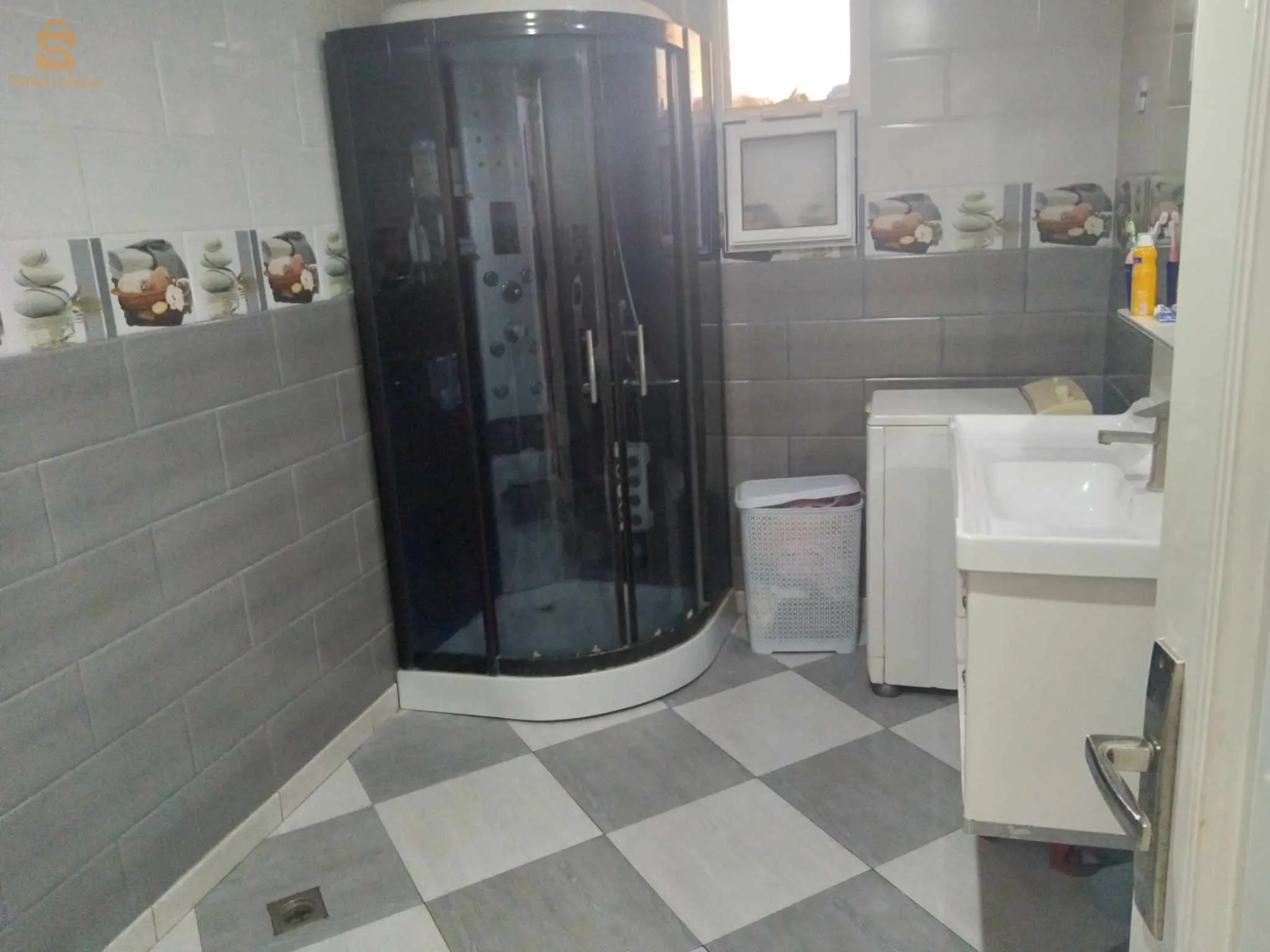 بيت مع حمام للبيع