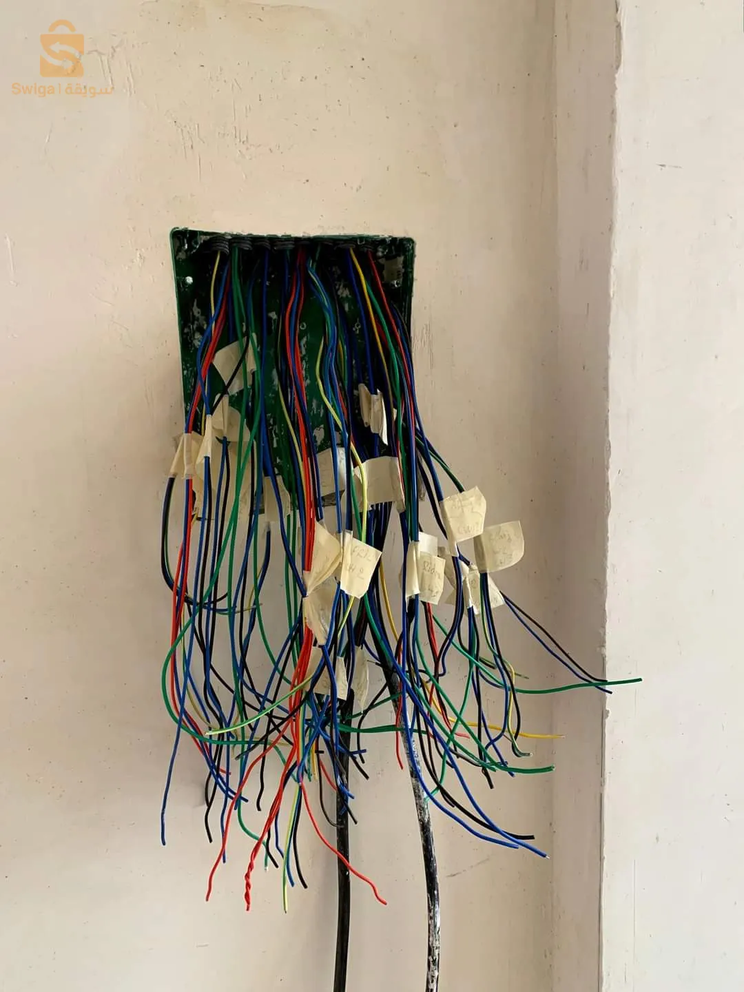 كهربائي محترف وهران و ضواحيها عمل متقن و سعر متناول للجميع و خدمات سريعة مرحبا بكم