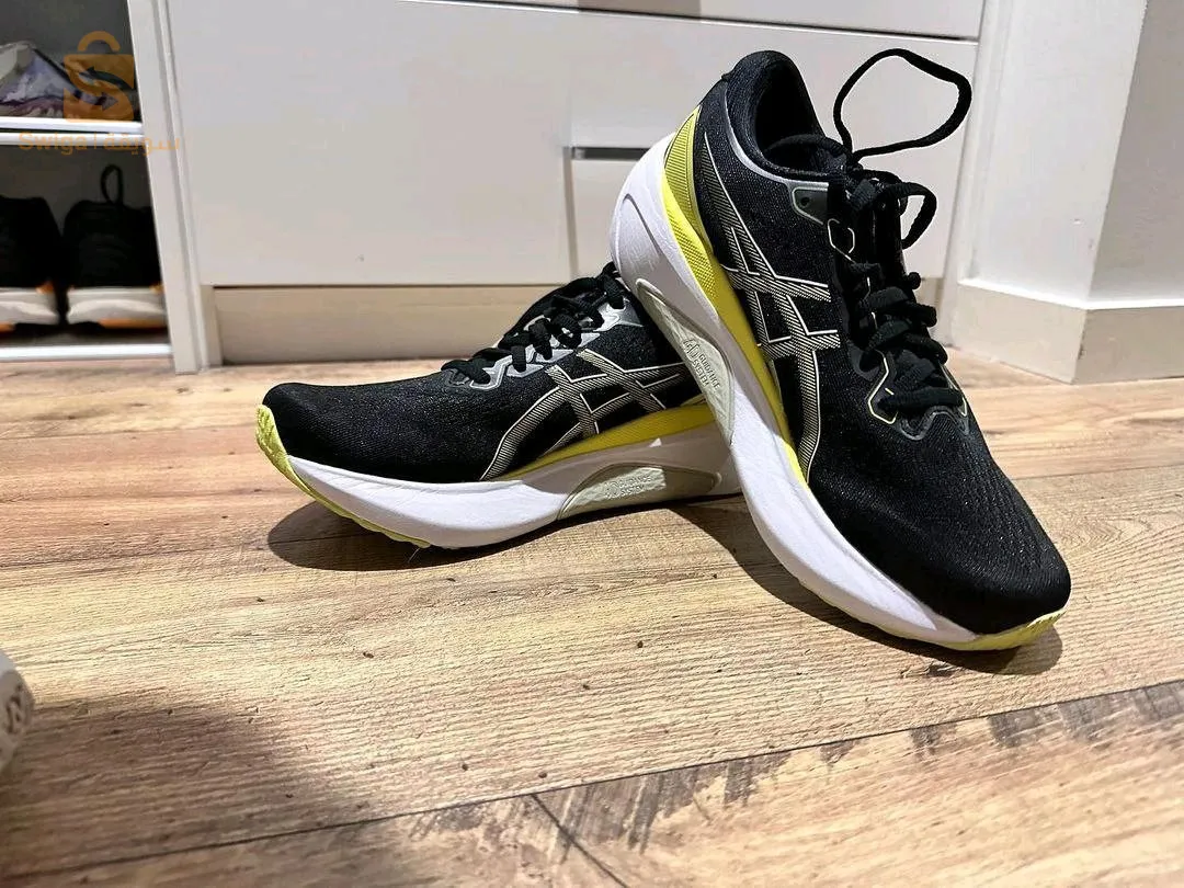 حذاء رياضي asics