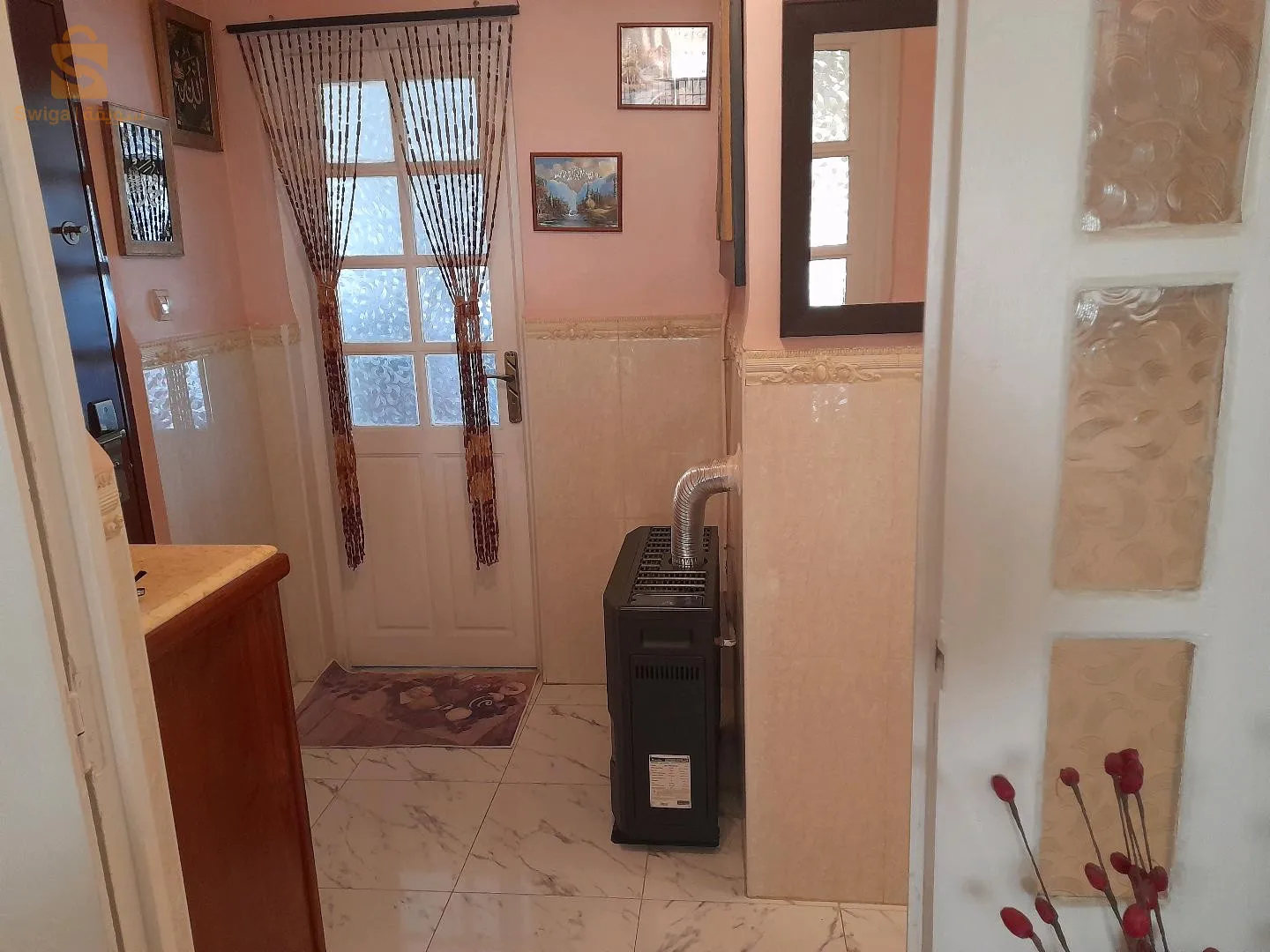 un F3 dans une cité calme clôturée, 3 climatiseurs,  citernes de 1500L,  Ligne téléphonique et internet, parking,  sans - vis à vis, proche de toutes commodités,  la superficie est de 88.6m