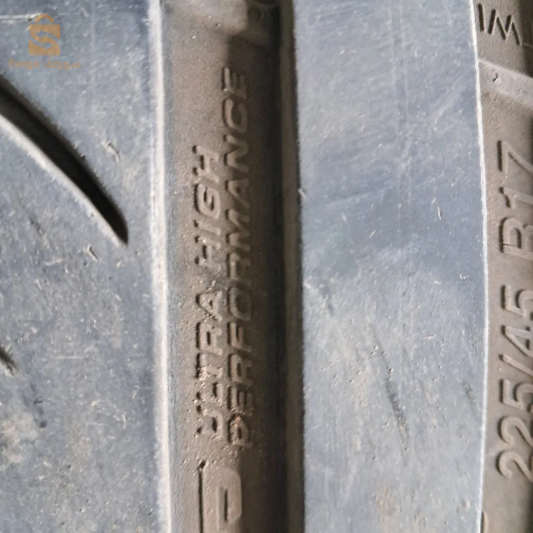 pneu225/45/17 tré bon étas marck RIKEN groop MICHELIN