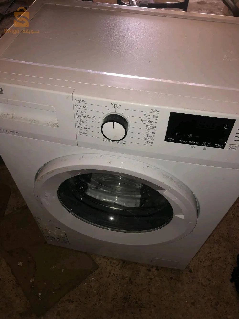 آلة غسيل الملابس في حالة جيدة لم تستعمل كثيرا