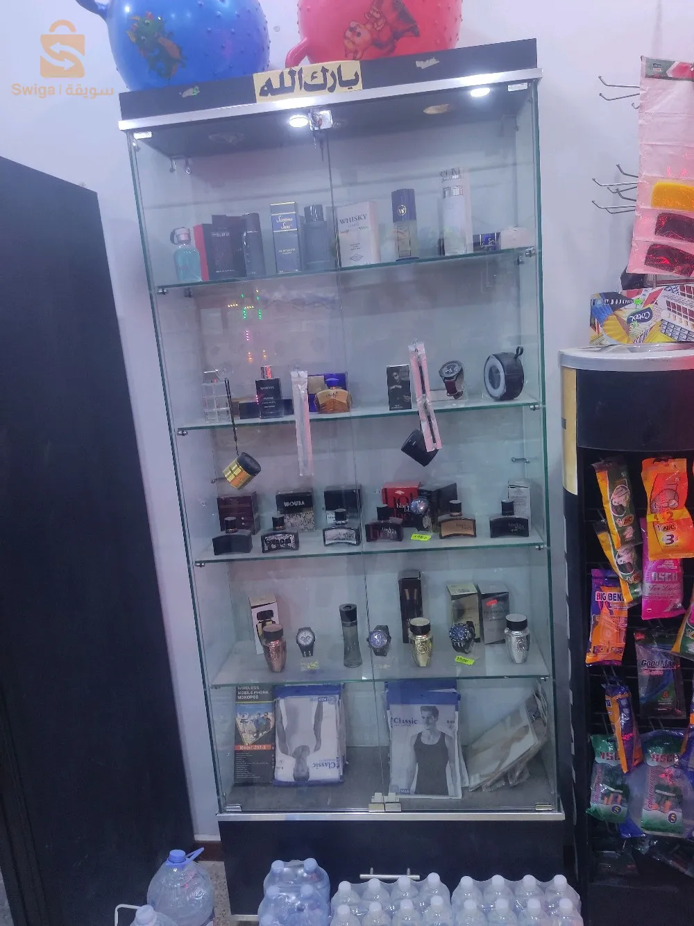 خزانتين. زجاجيتين لعرض السلع