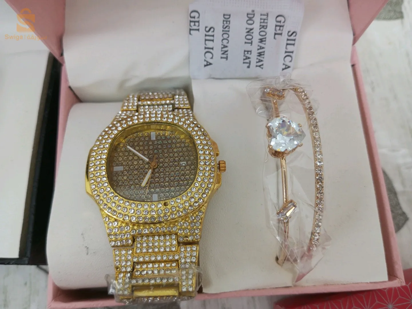 promotion : de très belles montres pour femmes avec 2 bracelets et une boîte