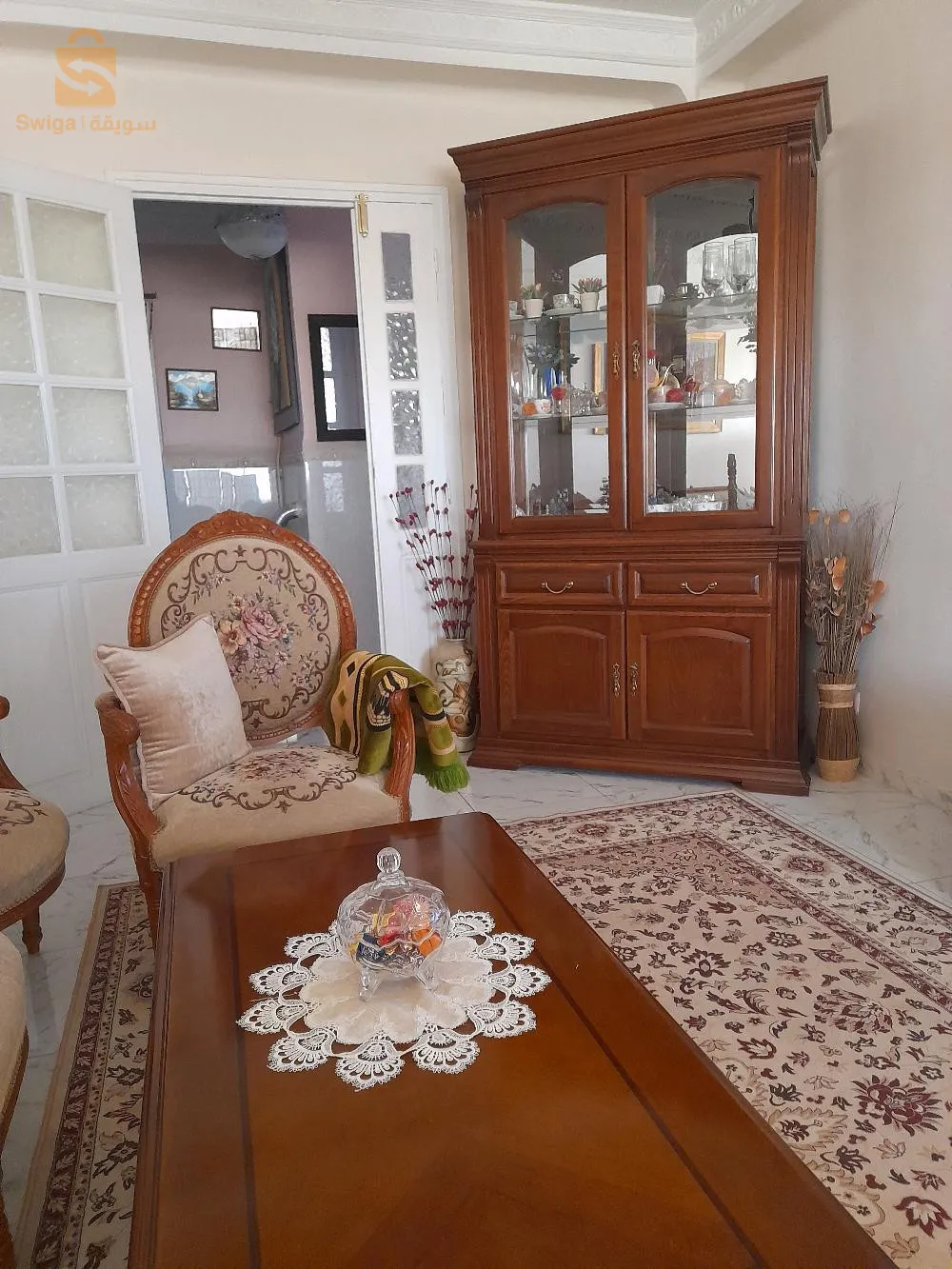 un F3 dans une cité calme clôturée, 3 climatiseurs,  citernes de 1500L,  Ligne téléphonique et internet, parking,  sans - vis à vis, proche de toutes commodités,  la superficie est de 88.6m