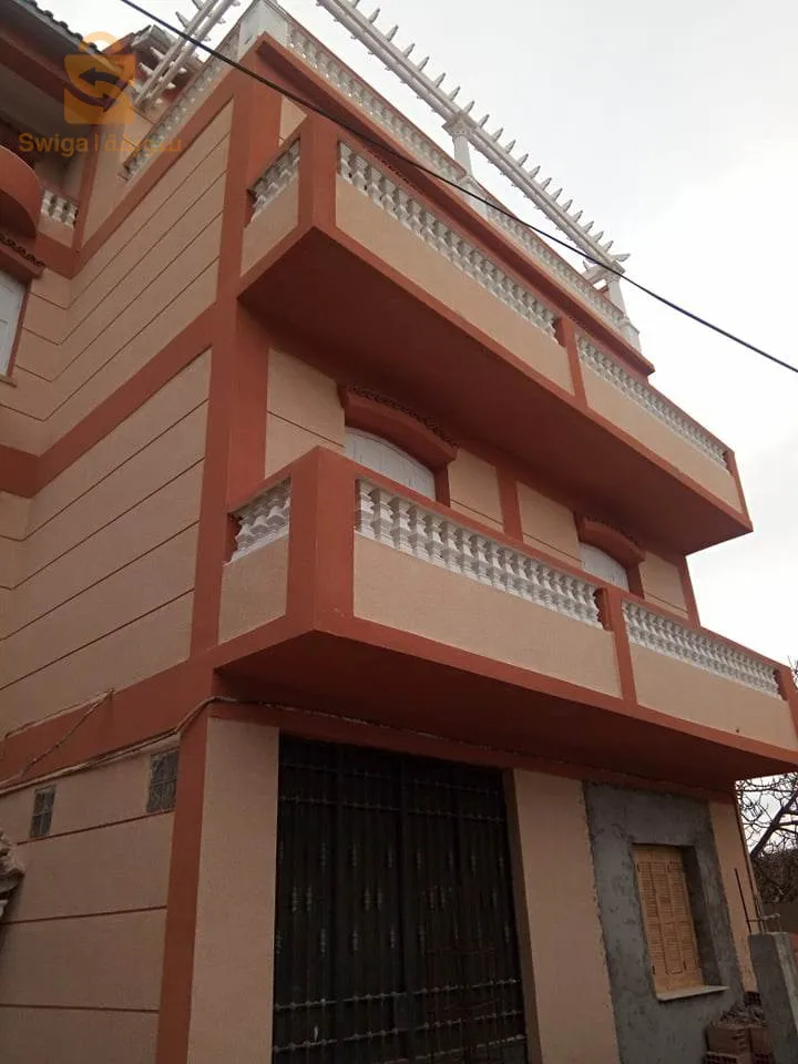 deux mille cinque cents dinars