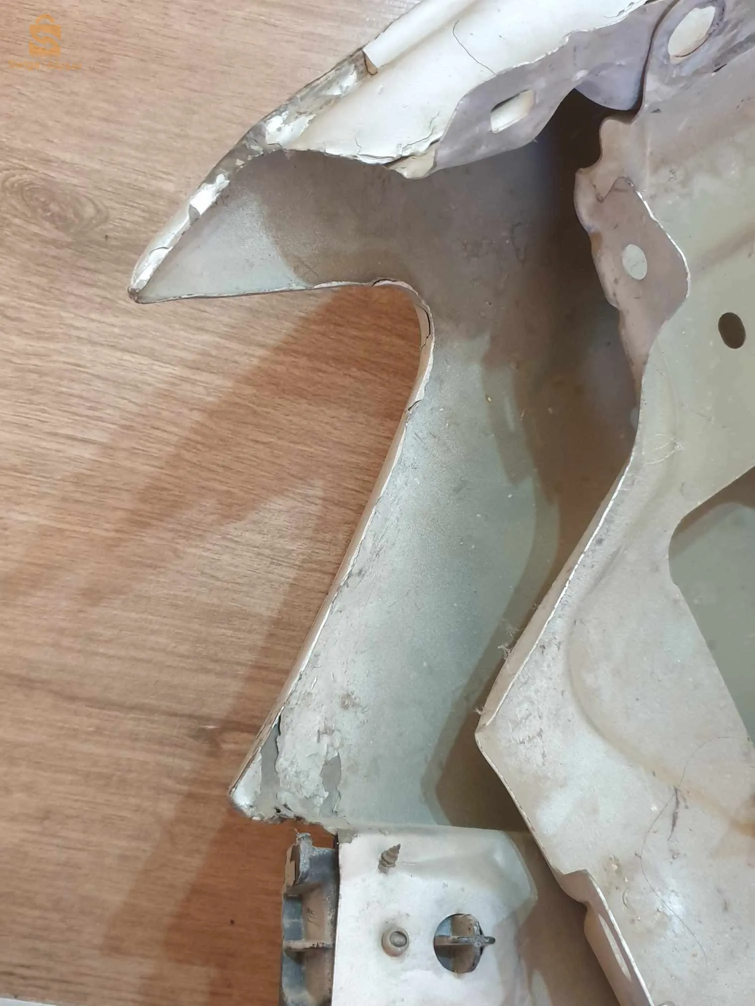 جناح رونو دورجين لسيارة داسيا لوقان 16v