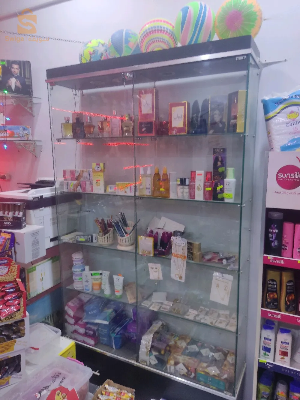 خزانتين. زجاجيتين لعرض السلع