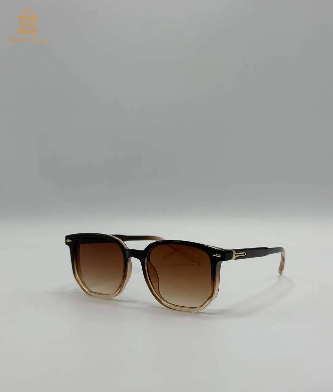 Lunette de soleil  + pochette gratuit