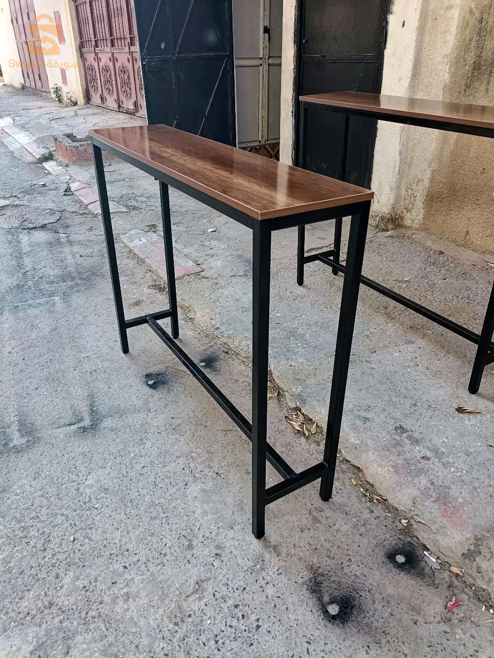 كراسي وطاولات