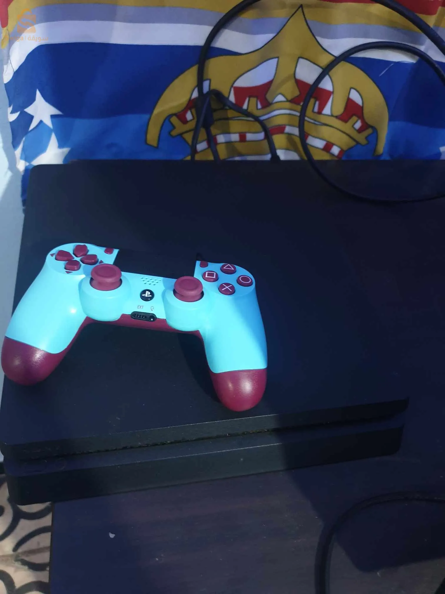 Ps4 slim 1 tera avec une manette version 9.60