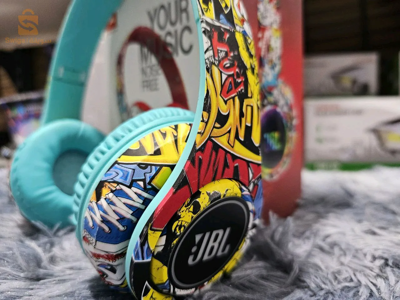 JBL Graffiti Pure Bass jb93 wireless headphones