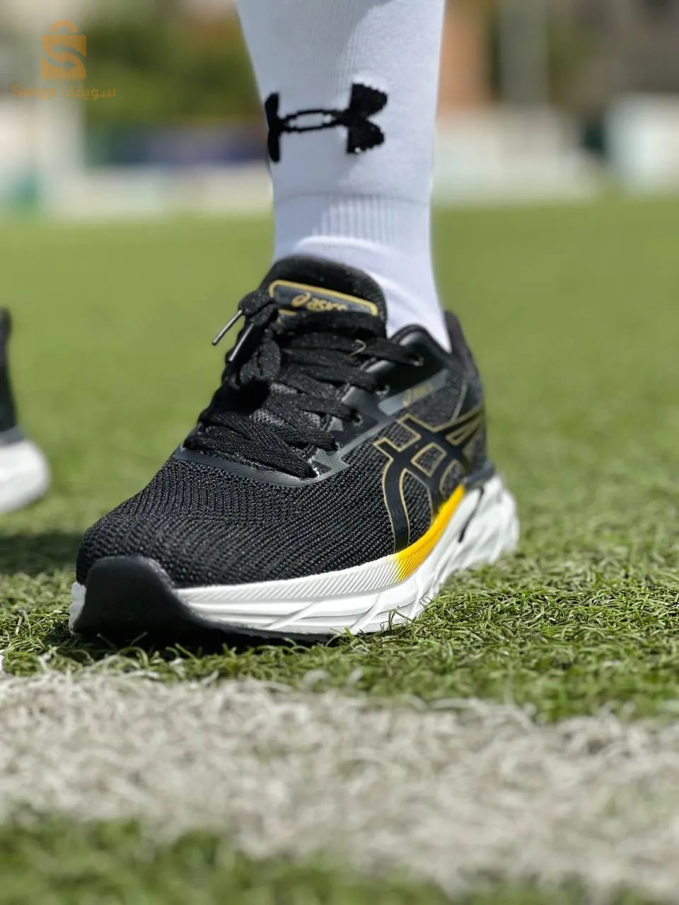 حذاء رياضي asics