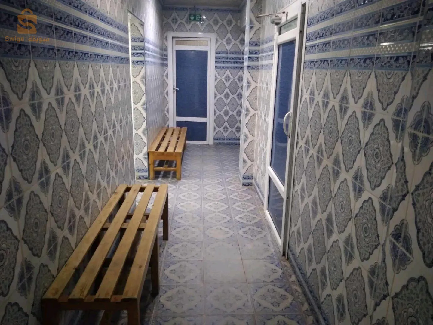 بيت مع حمام للبيع