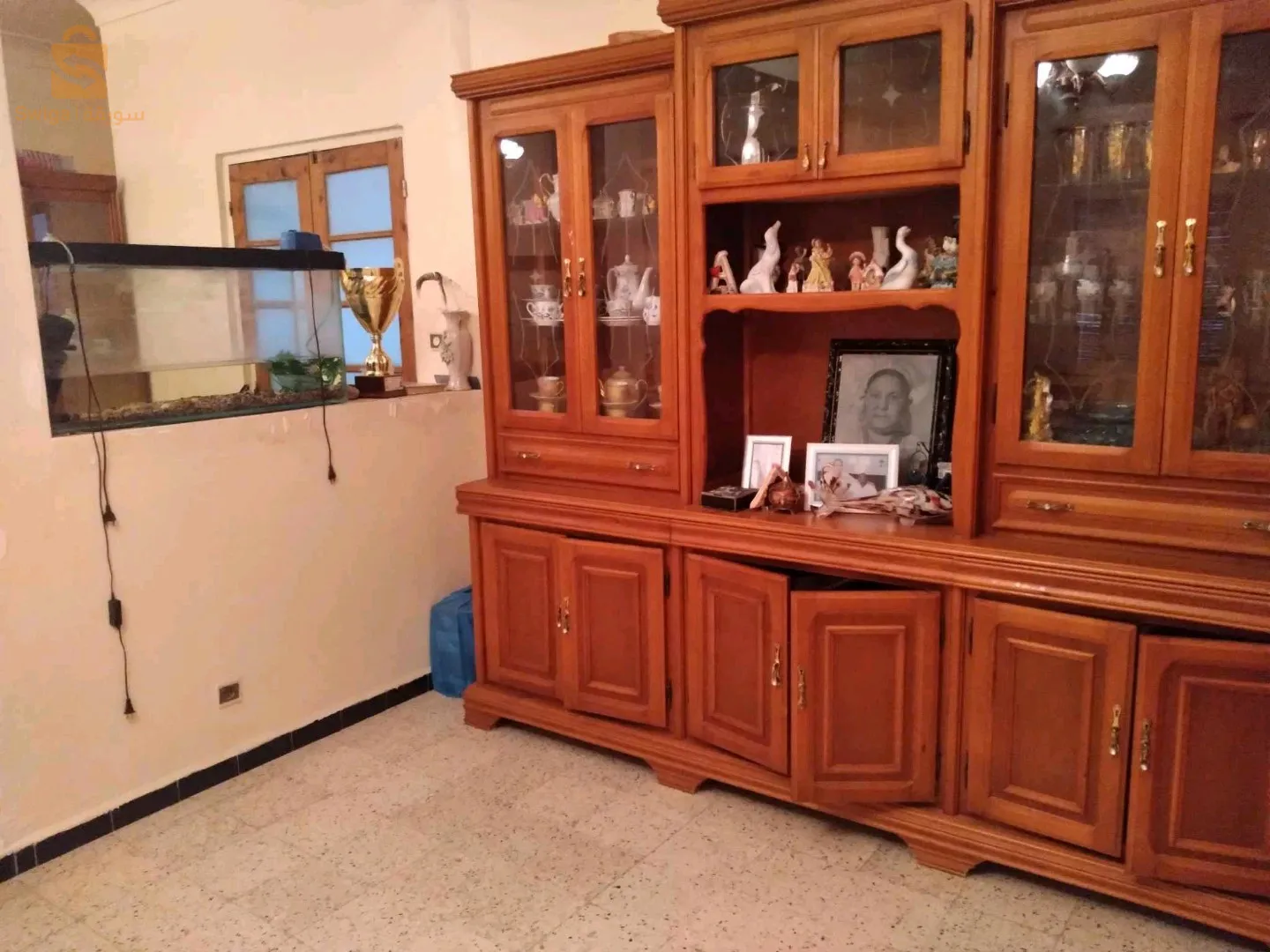 بيت مع حمام للبيع