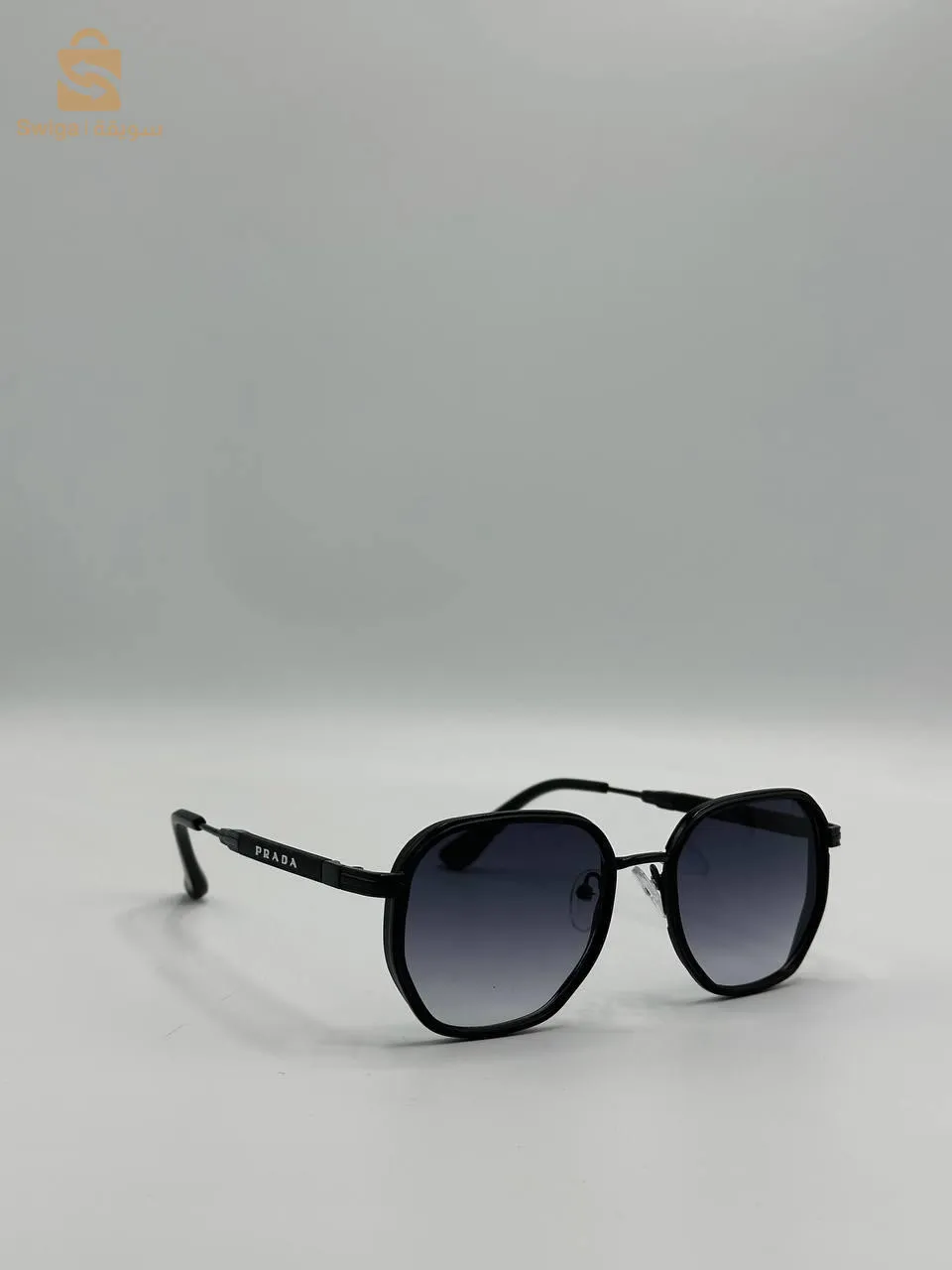 Lunette de soleil + pochette gratuit