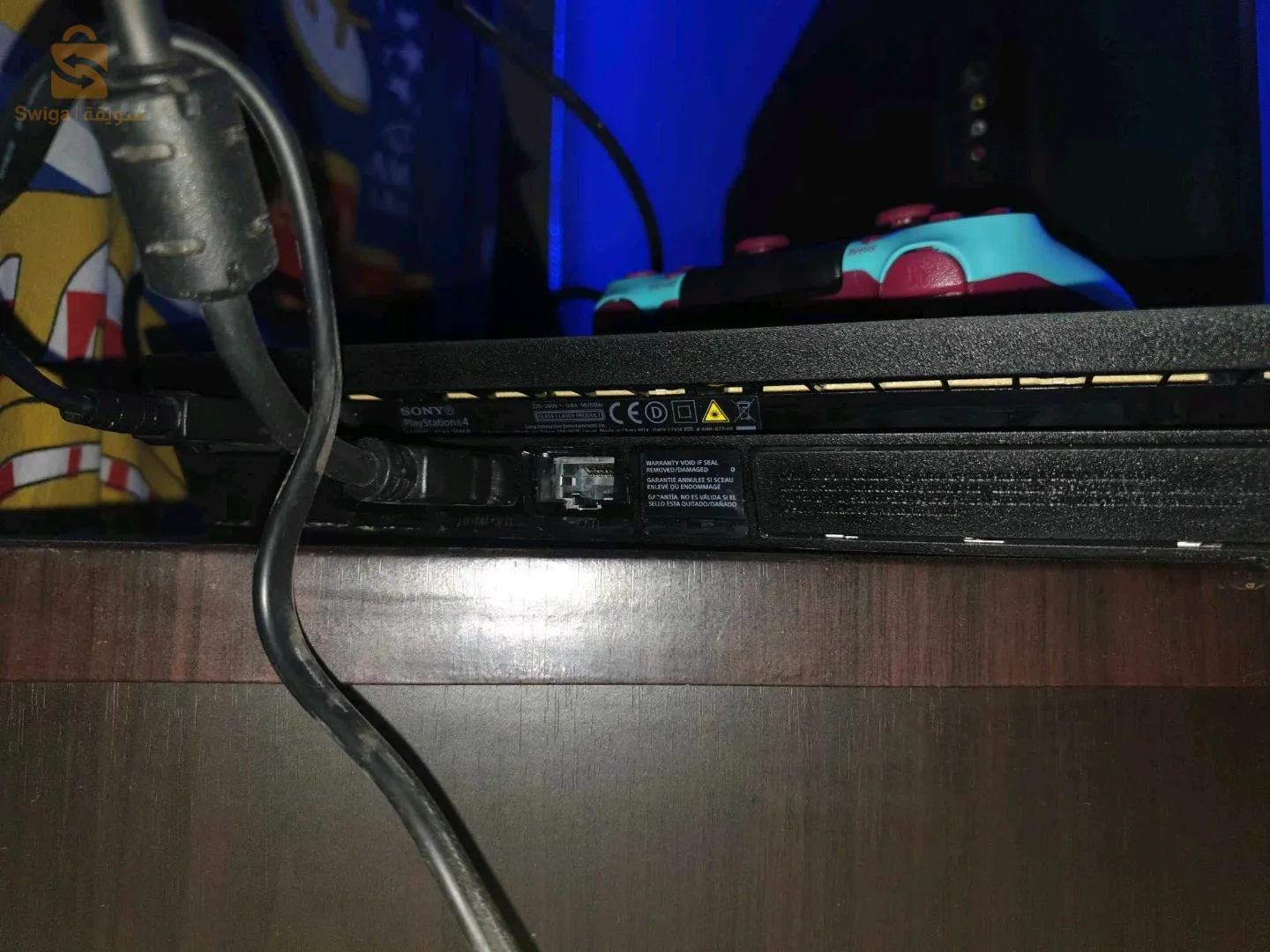 Ps4 slim 1 tera avec une manette version 9.60