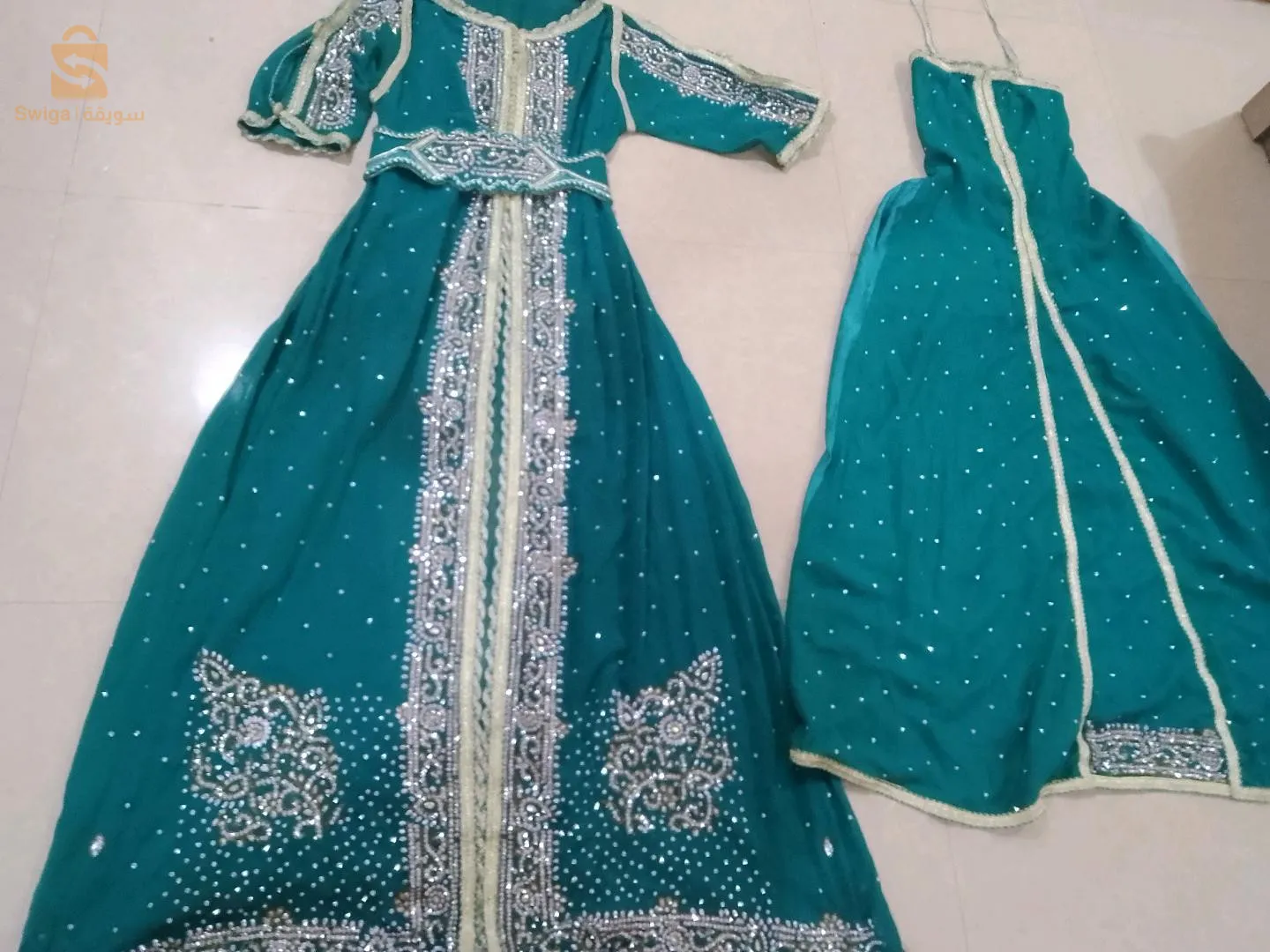 قفطان شارجي في حالة جيدة كيما جديد