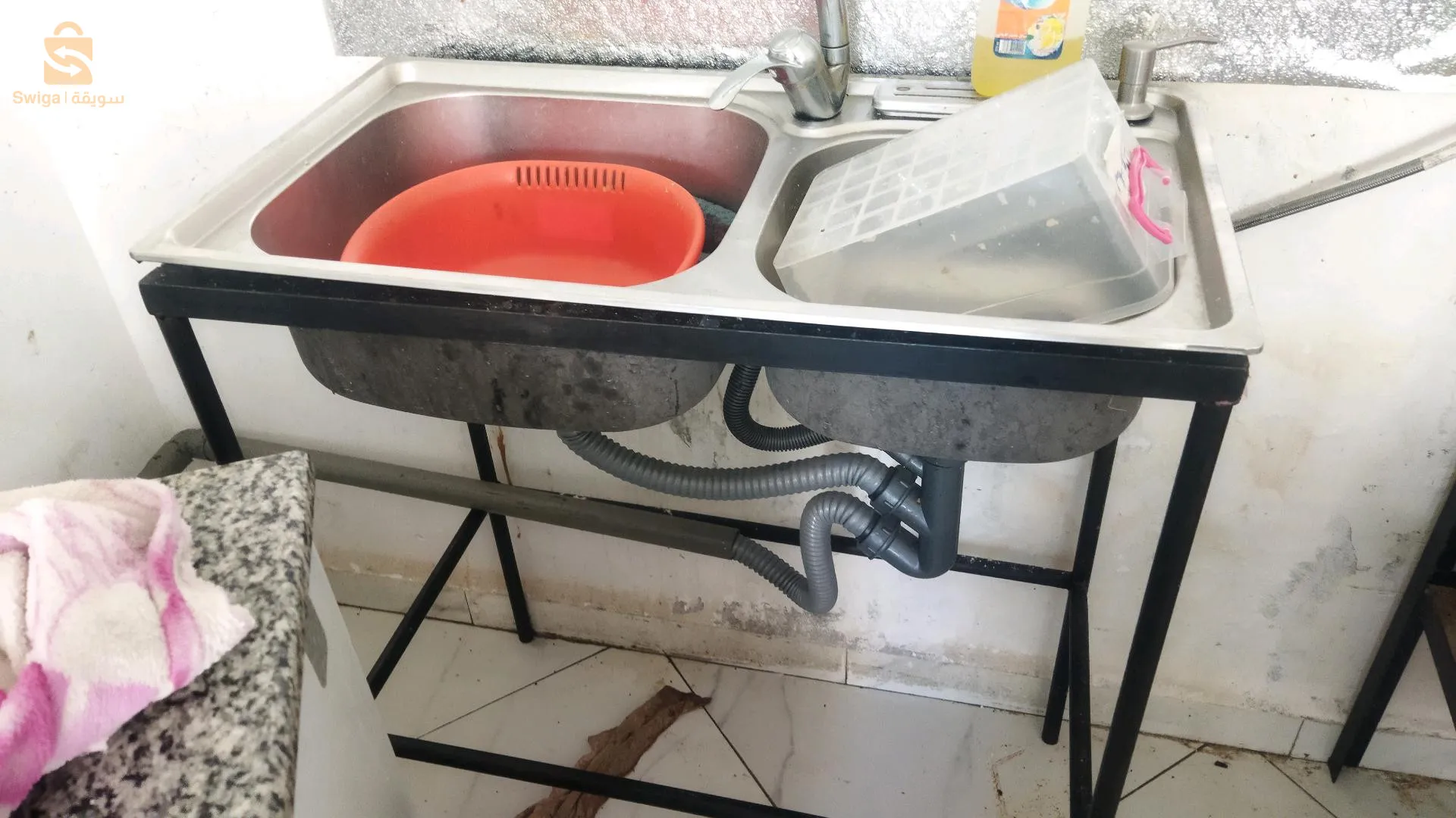 متريال تاع خدمة مشينة جاج تهز 40جاجة طيب فور بريزونطوار بيه بلاكاس وزوج طوابل معاهم كراسة بلاك شوفو