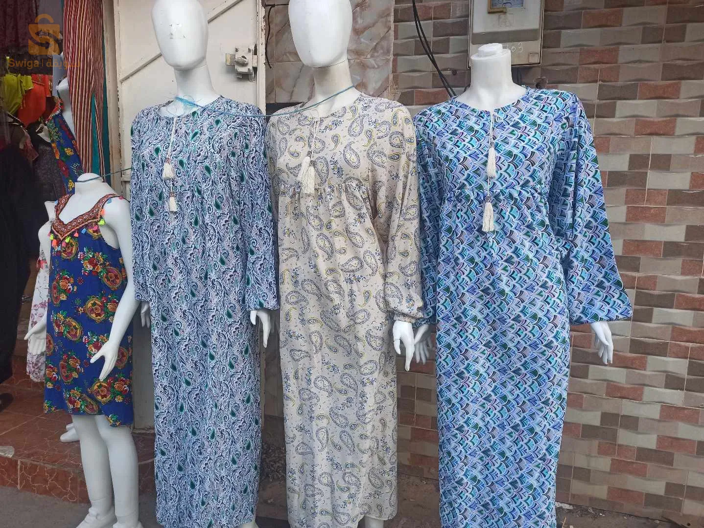 فستان نسائي