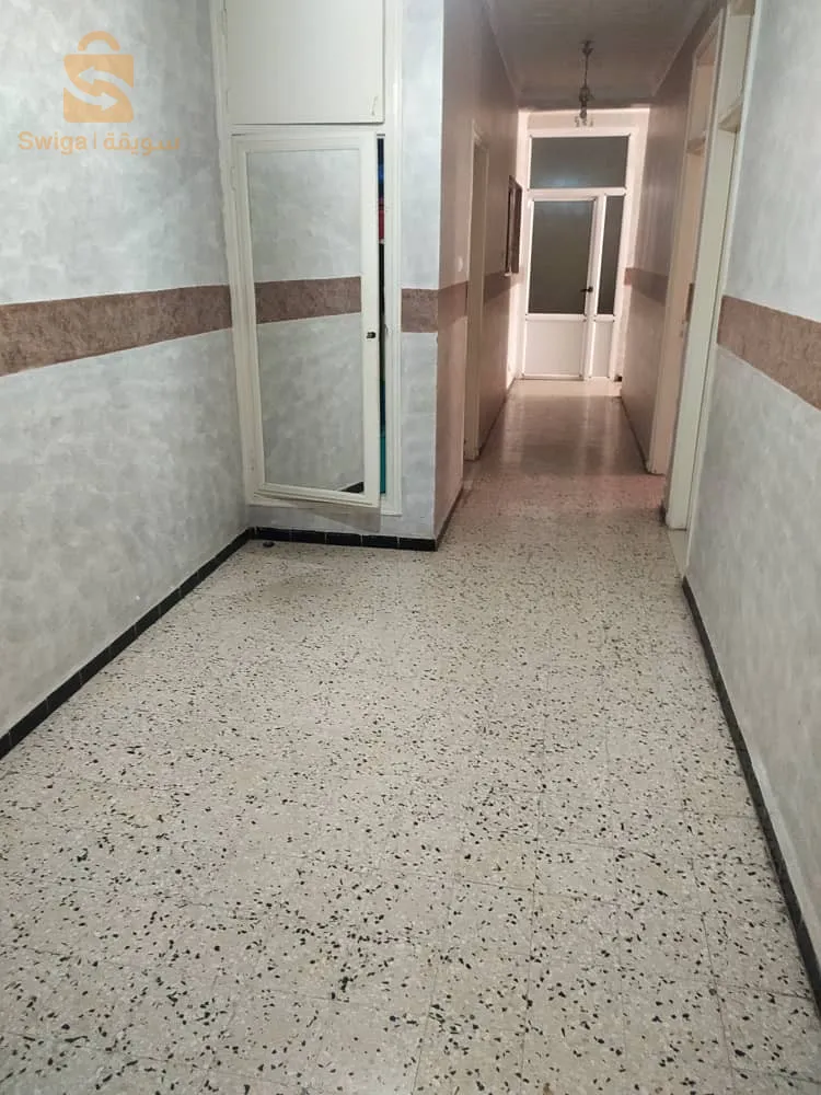 فيلا للبيع موقع تجاري ممتاز وسط مدينة برج بوعريريج قريبة من كل المرافق