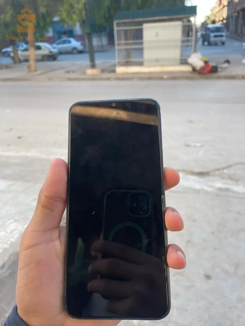 معاود آفيشور اوريجينال وفيه شقة صغيرة ملور