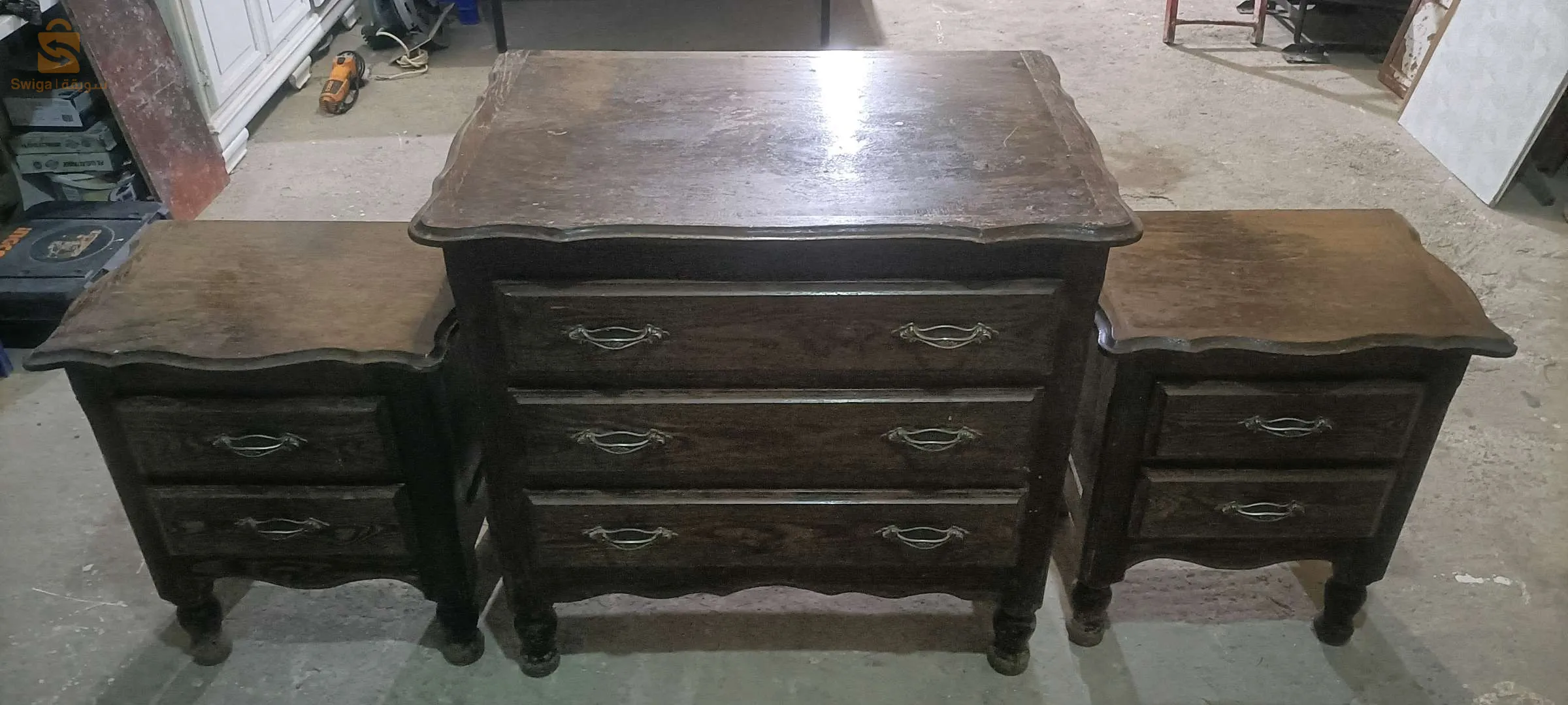 coiffeuse et table de nuit