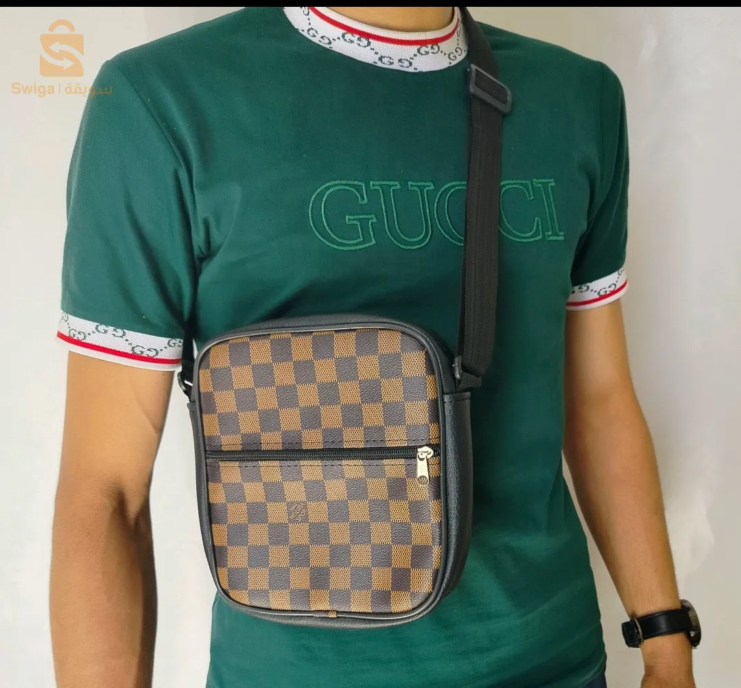 ورشة تصنيع وخياطة الحقائب