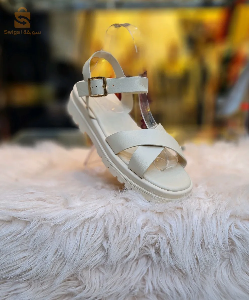 des sandales/ des mules