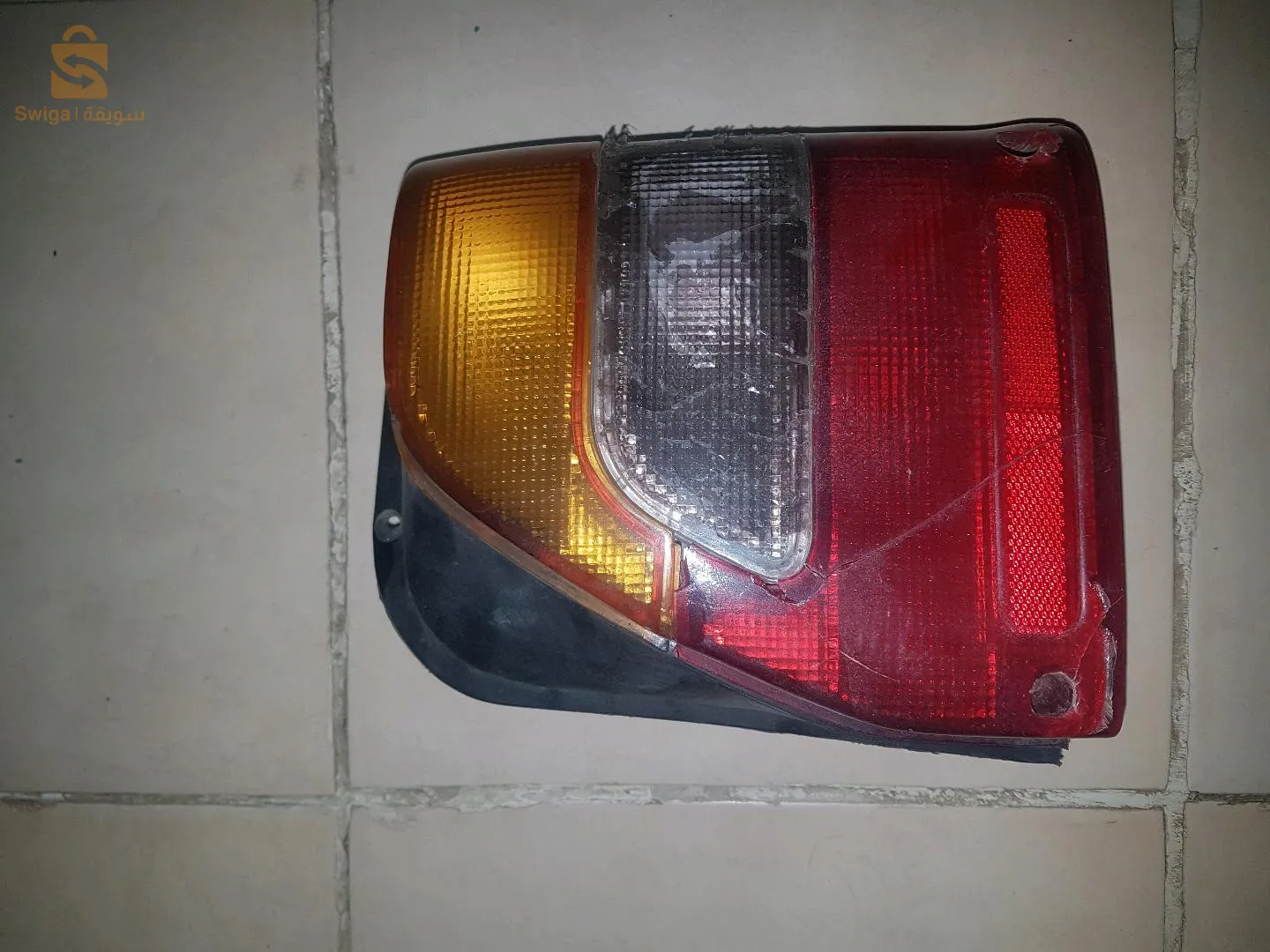 مصابيح خلفية لسيارة ماروتي سوزوكي