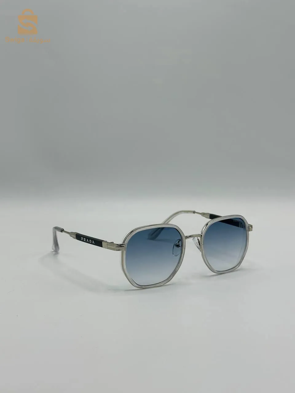 Lunette de soleil  + pochette gratuit