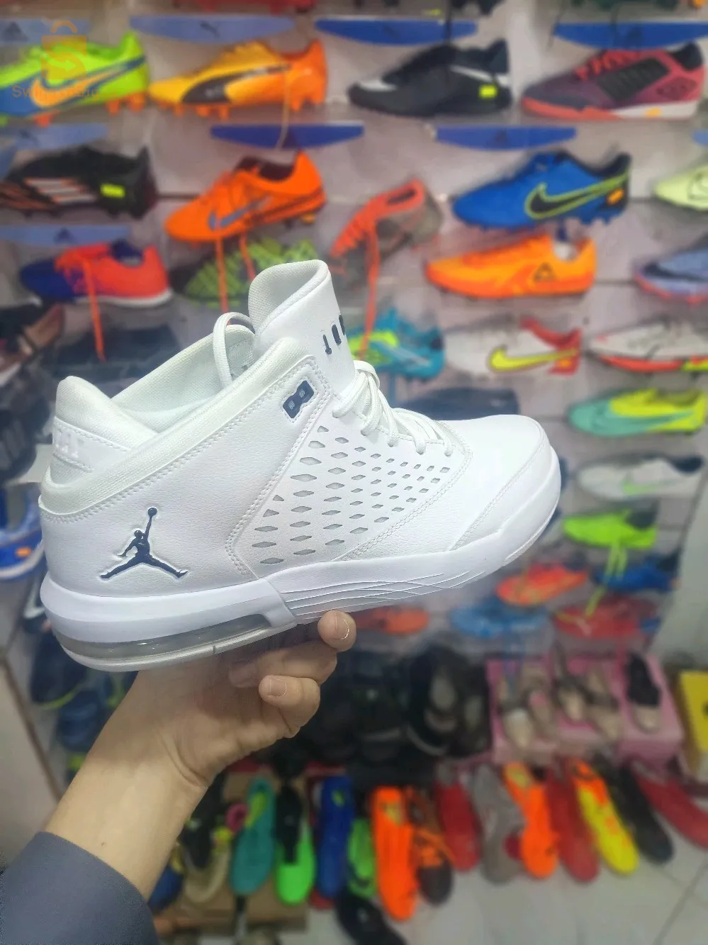 حذاء مايكل جوردن أصلي حر هابط من فرنسا
Jordan جديد لم يستعمل 
المقاس : 45.5