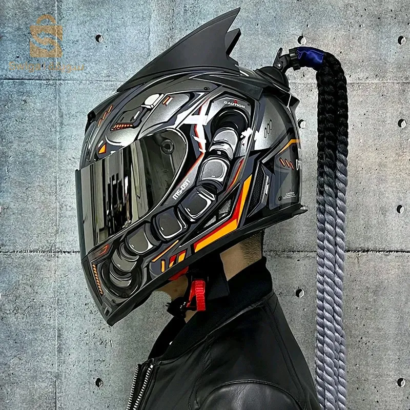 خوذات الدراجات النارية ذات الضفائر