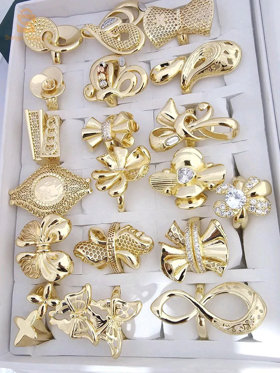 آسي وبلاكيور