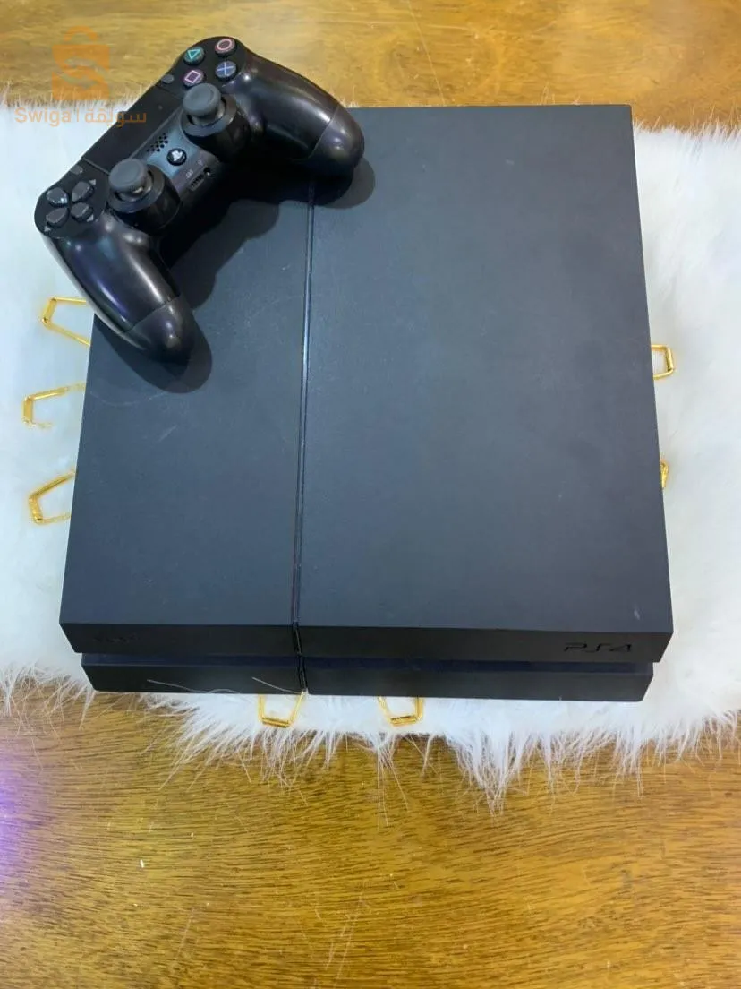 بلاي ستيشن 4 نوع   1216A مفلاشية 11.00 مع مانات لوريجين نضيفة جامي تحلة هابطة من فرنسا 🇫🇷 مع تحميل اي لعبة للإستفسار او الطلب اتصل على الرقم التالي 0792131853