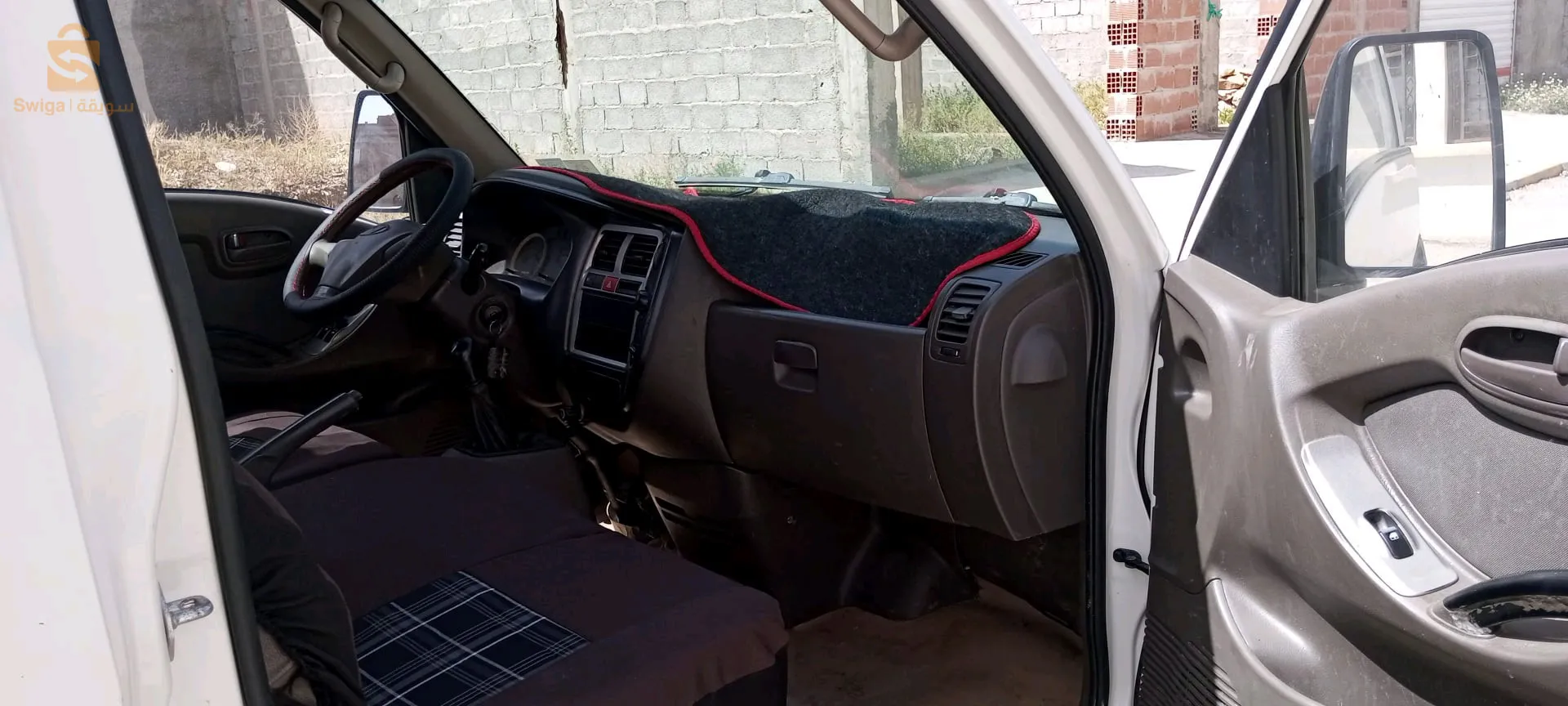 شاحنة هيونداي H100 ماشي 354 نظيفة لاطول صافية كواغطها مريڨلين ماتصرفش فرنك معاها باش وريدال الشاري يتصل 0663865127